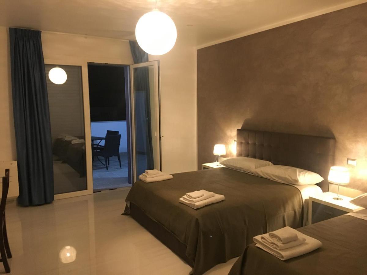 Madigans Rooms Bed&Breakfast Lecce Bagian luar foto