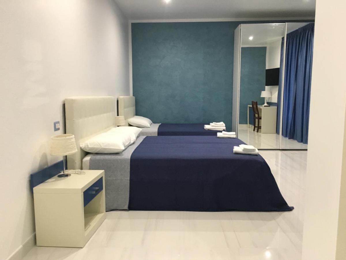 Madigans Rooms Bed&Breakfast Lecce Bagian luar foto