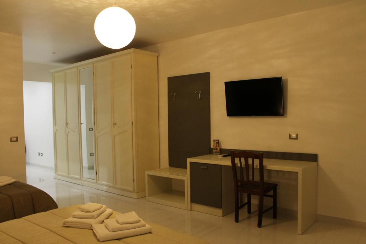 Madigans Rooms Bed&Breakfast Lecce Bagian luar foto