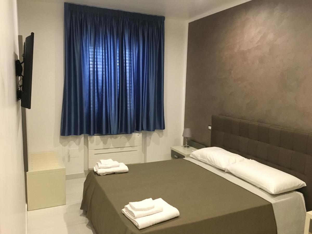 Madigans Rooms Bed&Breakfast Lecce Bagian luar foto