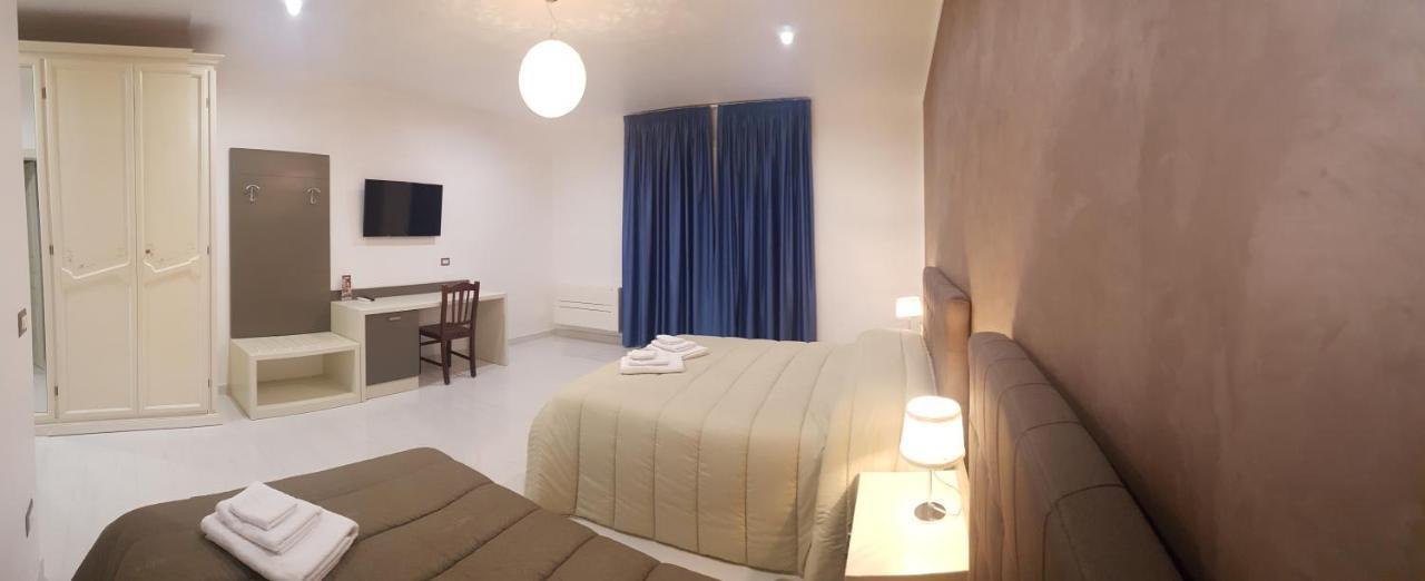 Madigans Rooms Bed&Breakfast Lecce Bagian luar foto