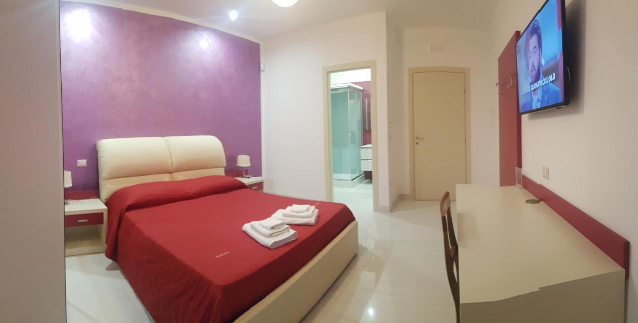 Madigans Rooms Bed&Breakfast Lecce Bagian luar foto