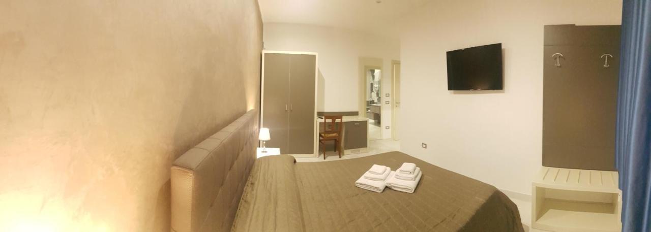 Madigans Rooms Bed&Breakfast Lecce Bagian luar foto