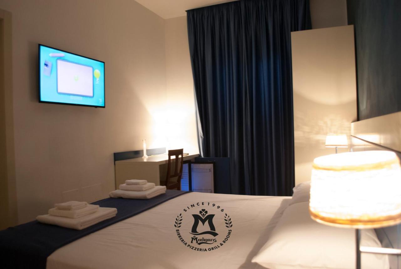 Madigans Rooms Bed&Breakfast Lecce Bagian luar foto